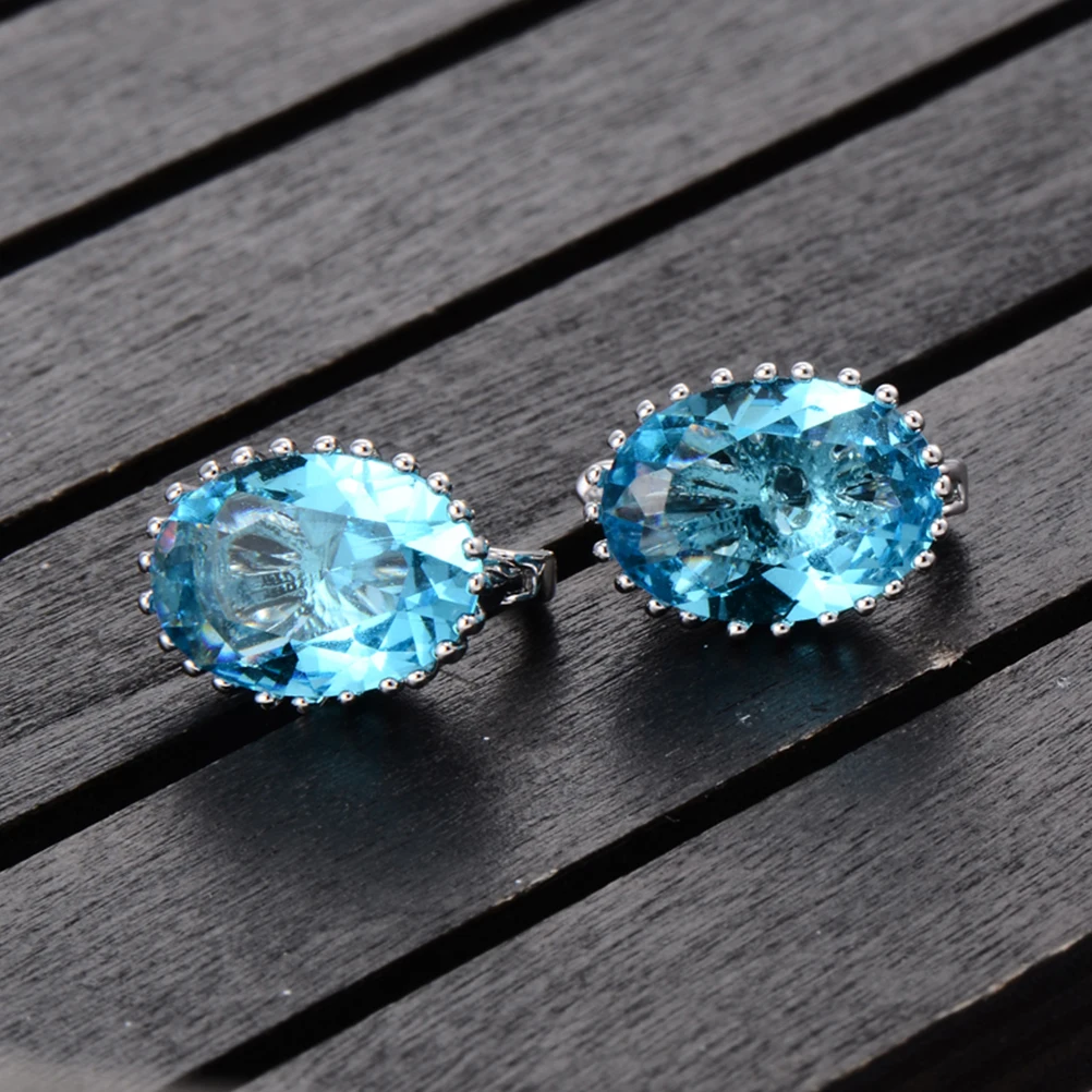 Sky Blue Zircon Earrings Hollow Out Women Rhinestones Delicate Three-dimensional Subtle 
Sky Blue Zircon Earrings Hollow Out Women Rhinestones Delicate Three-dimensional Subtle