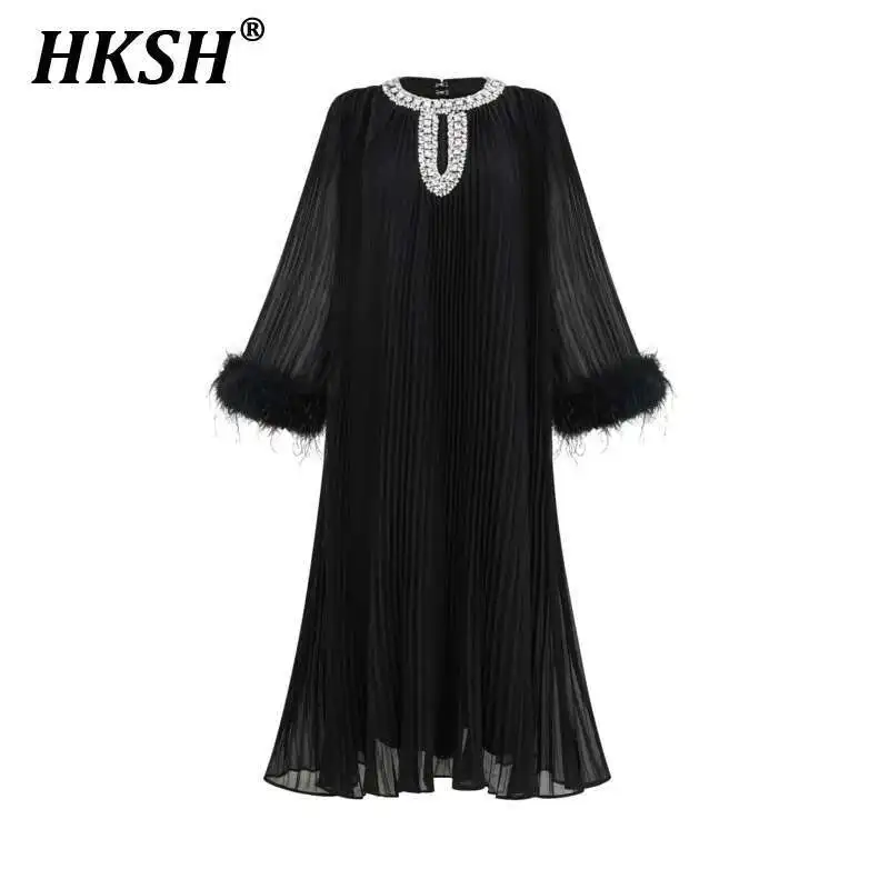 HKSH Spring New Women's Tide Round Neck Pleated Long Skirts Solid Color Gentle Temperament Sparkling Diamonds Daily Dress HK3699
HKSH Spring New Women's Tide Round Neck Pleated Long Skirts Solid Color Gentle Temperament Sparkling Diamonds Daily Dress HK3699