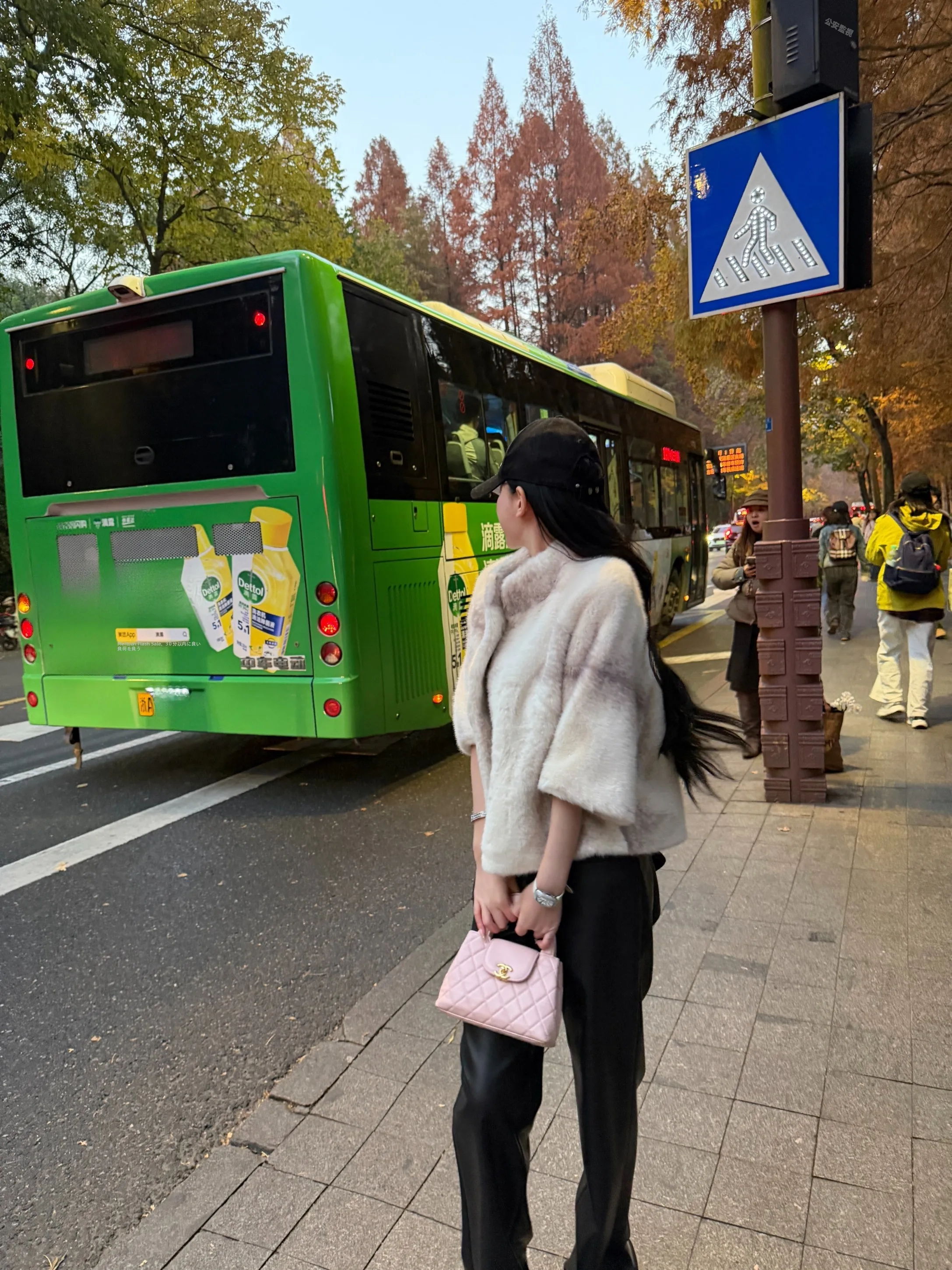 Экологически чистая шуба ort Length из искусственного меха норки от Chendun с семи четвертей Sves Ele Ladylike Design от Tag 3)
Экологически чистая шуба ort Length из искусственного меха норки от Chendun с семи четвертей Sves Ele Ladylike Design от Tag 3)