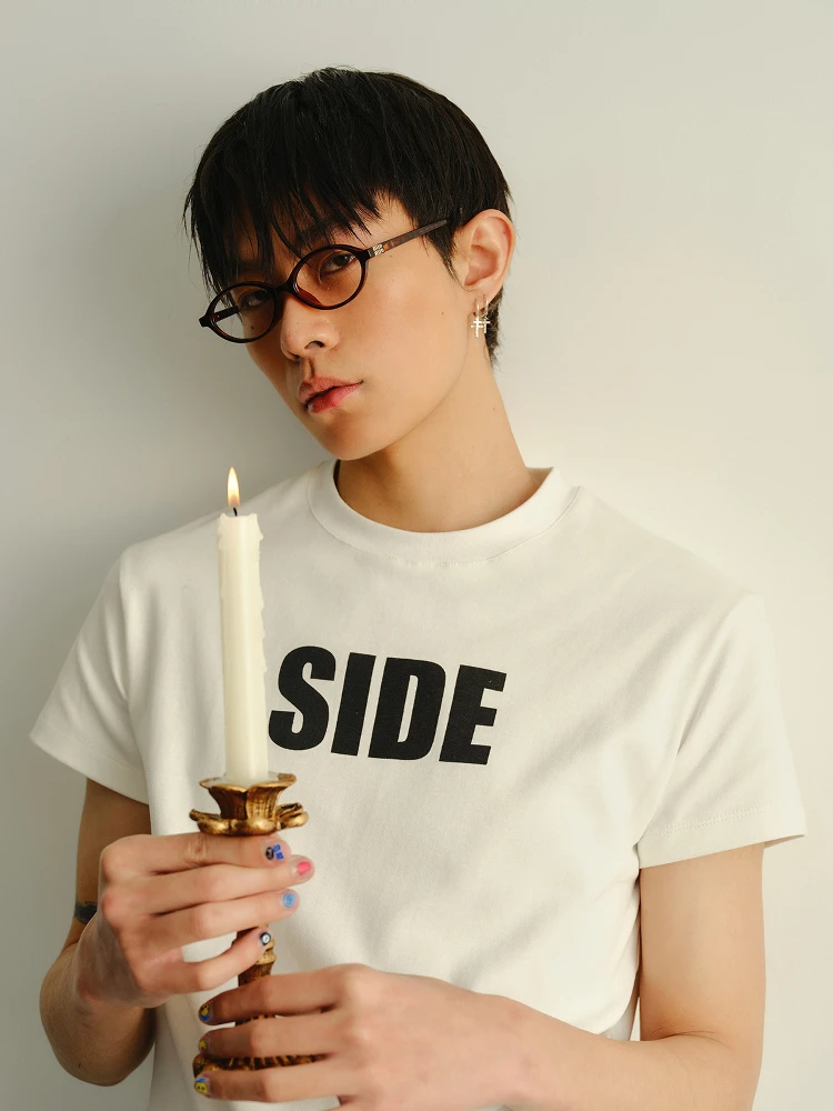 KADAKADA Original Slim Fit Short Sleeve T-Shirt Breathable Black White Letter Print Design Fashionable Urban Style Cotton Tee
KADAKADA Original Slim Fit Short Sleeve T-Shirt Breathable Black White Letter Print Design Fashionable Urban Style Cotton Tee