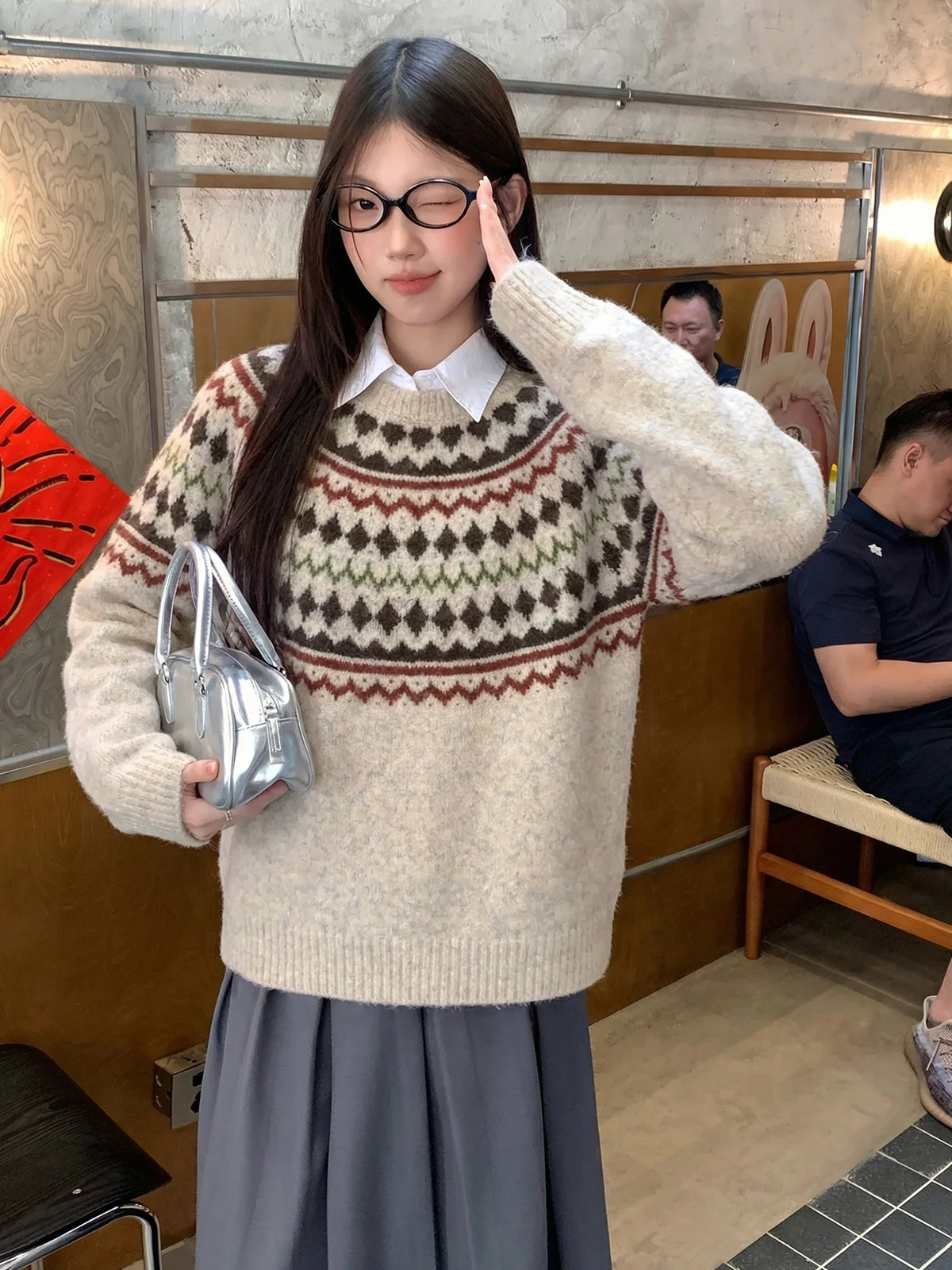 Женский вязаный свитер с круглым вырезом, мягкий, уютный, свободного кроя, зимняя базовая одежда, винтажный узор Fair Isle, повседневный топ с длинными рукавами
Женский вязаный свитер с круглым вырезом, мягкий, уютный, свободного кроя, зимняя базовая одежда, винтажный узор Fair Isle, повседневный топ с длинными рукавами