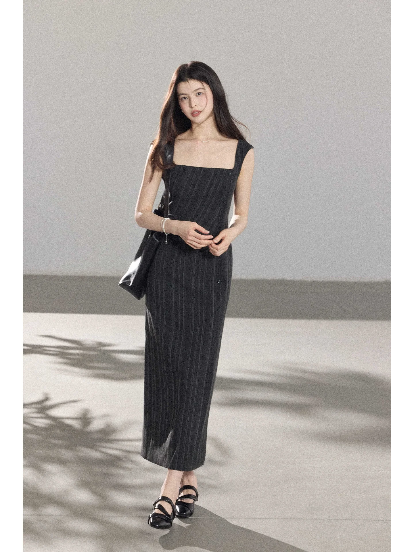 Design Er Yang Commute Wide Shoulder Strap Dress Women Summer Large Collar Waist in Dress Vest Style Skin Friendly Breathable
Design Er Yang Commute Wide Shoulder Strap Dress Women Summer Large Collar Waist in Dress Vest Style Skin Friendly Breathable