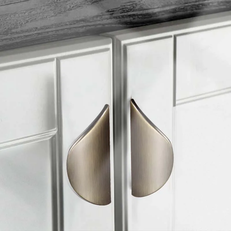 Wardrobe Door Handles, Vintage American Style Cabinets, Drawers, Hardware, Furniture, Single Hole Antique Cabinet Handles
Wardrobe Door Handles, Vintage American Style Cabinets, Drawers, Hardware, Furniture, Single Hole Antique Cabinet Handles