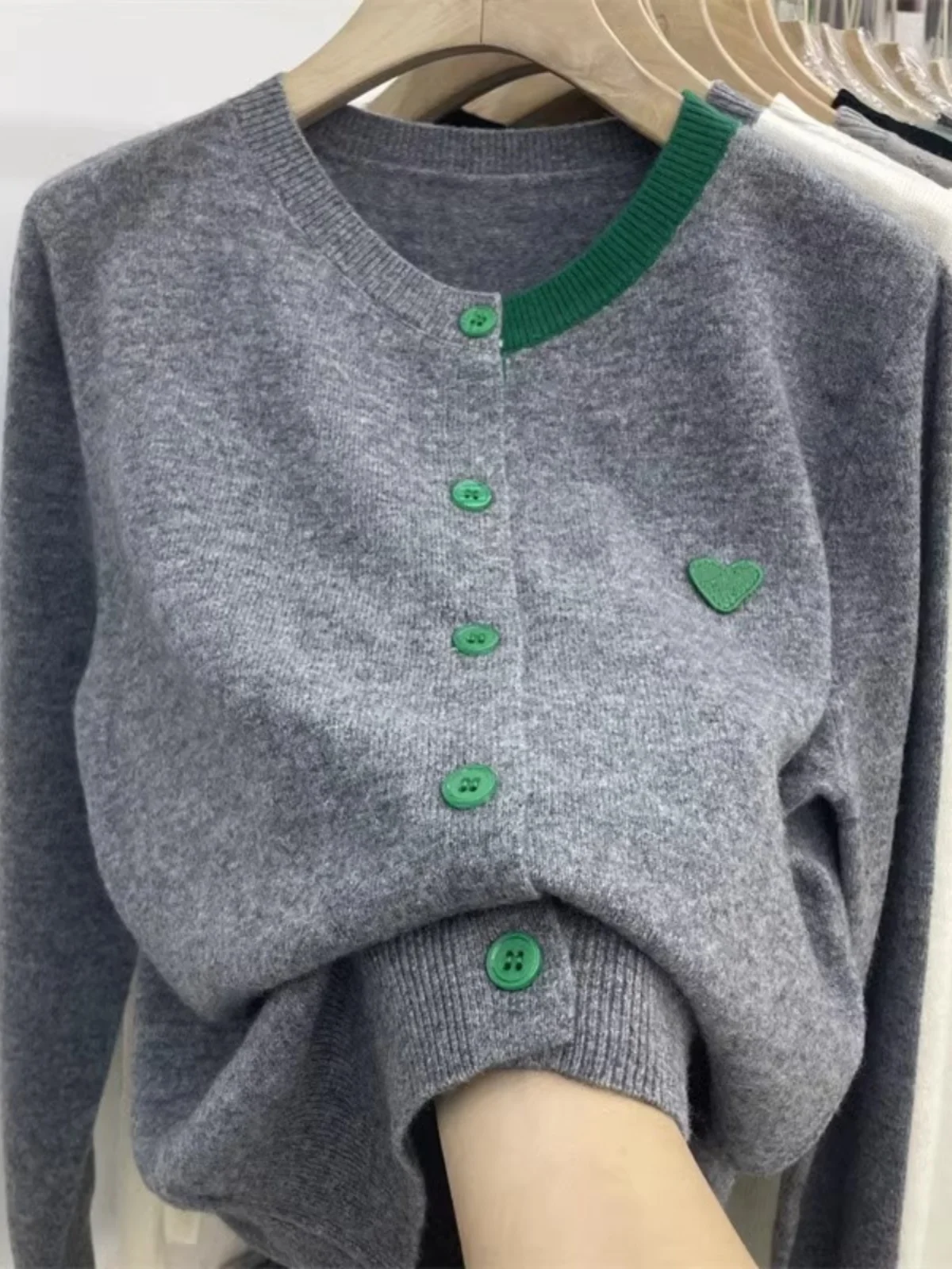 Long Sleeve Open Cardigan Loose Fit Patchwork Color Block Knitted Sweater Versatile Base Layering Top for Autumn Winter
Long Sleeve Open Cardigan Loose Fit Patchwork Color Block Knitted Sweater Versatile Base Layering Top for Autumn Winter