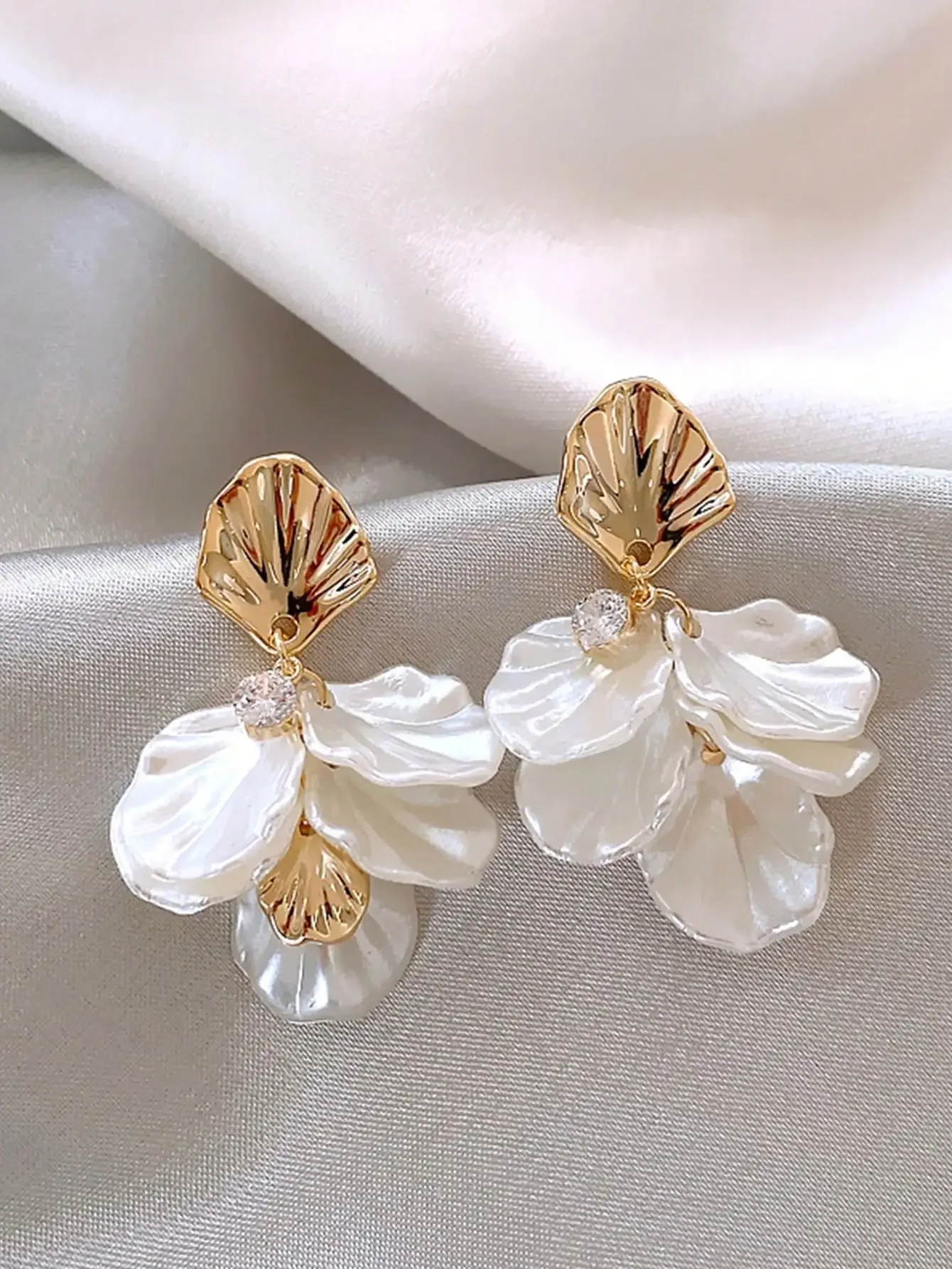1pair Sweet High-Grade Delicate Petal & Flower Design Fashionable Daily Earrings For Elegant Women Valentines,Mom,Mother
1pair Sweet High-Grade Delicate Petal & Flower Design Fashionable Daily Earrings For Elegant Women Valentines,Mom,Mother