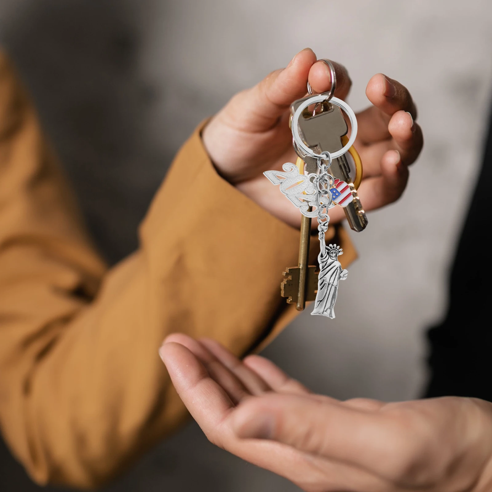 Goddess Statue Key Chain Handbag Accessories New York Chains Souvenirs Travel Zinc Alloy Lifelike Details Versatile Use Bag
Goddess Statue Key Chain Handbag Accessories New York Chains Souvenirs Travel Zinc Alloy Lifelike Details Versatile Use Bag