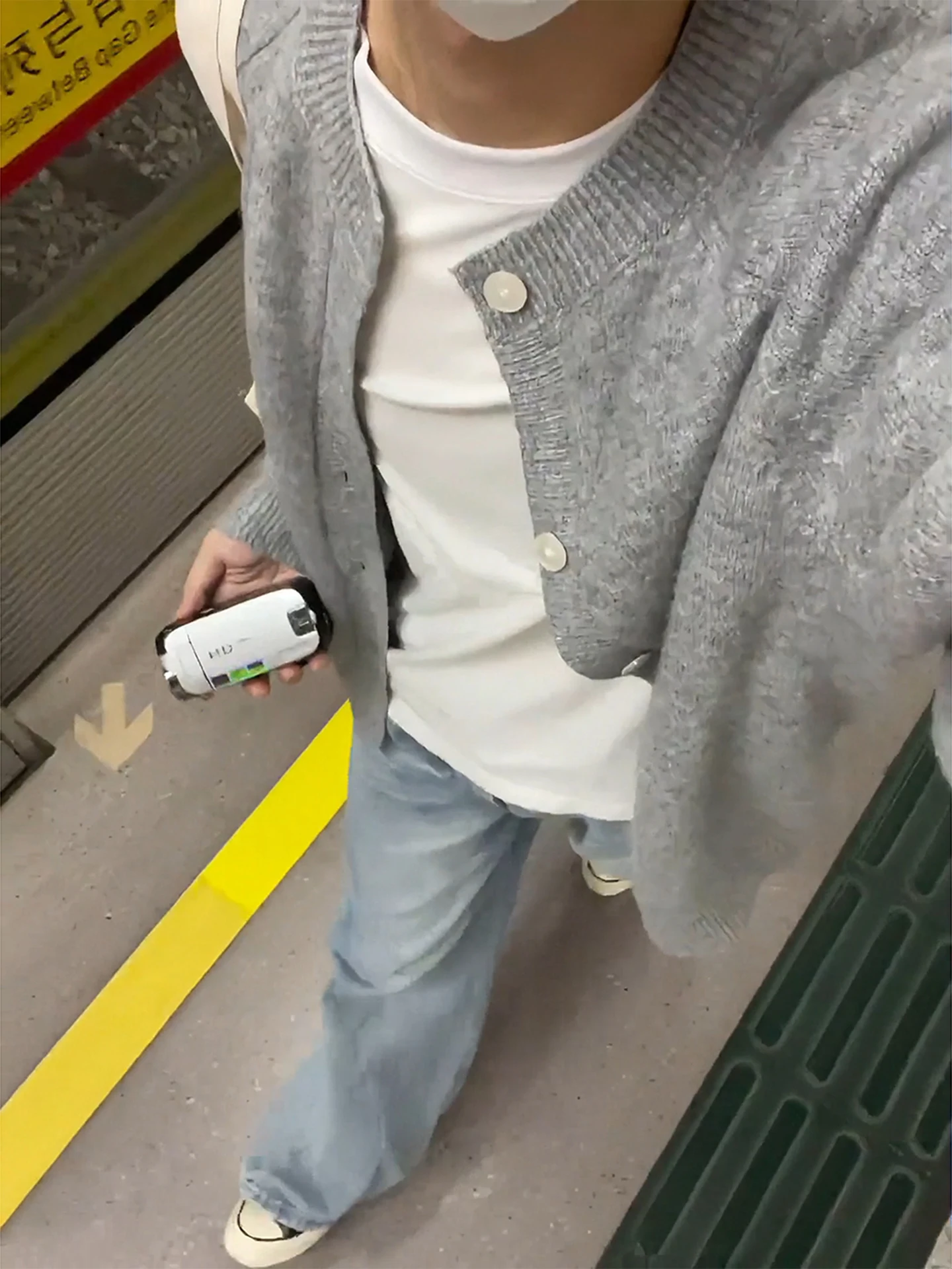 Мужской вязаный кардиган в корейском стиле, повседневный, свободного кроя, однотонный, осенний, модный топ
Мужской вязаный кардиган в корейском стиле, повседневный, свободного кроя, однотонный, осенний, модный топ