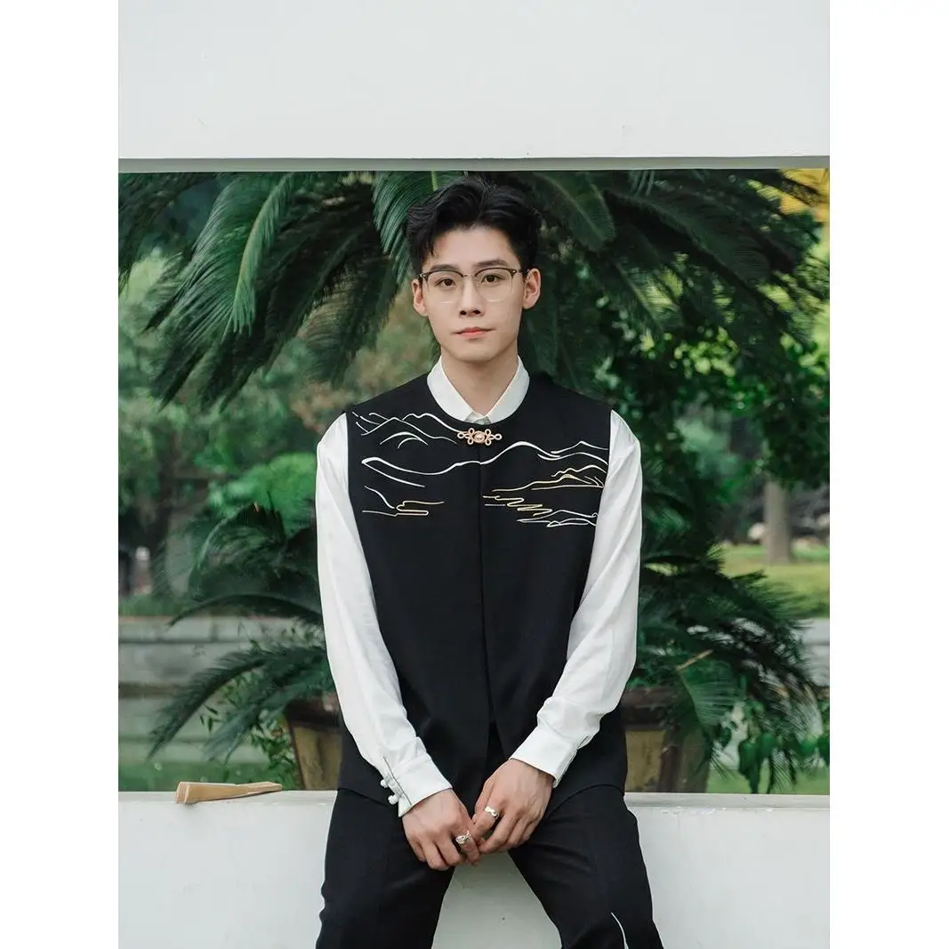 New Chinese Sle Embroidered Vest Men's 2025 New Trend Hanfu Bla Jaet Outerwear Spring Autumn ex Loose Fit Polyester
New Chinese Sle Embroidered Vest Men's 2025 New Trend Hanfu Bla Jaet Outerwear Spring Autumn ex Loose Fit Polyester