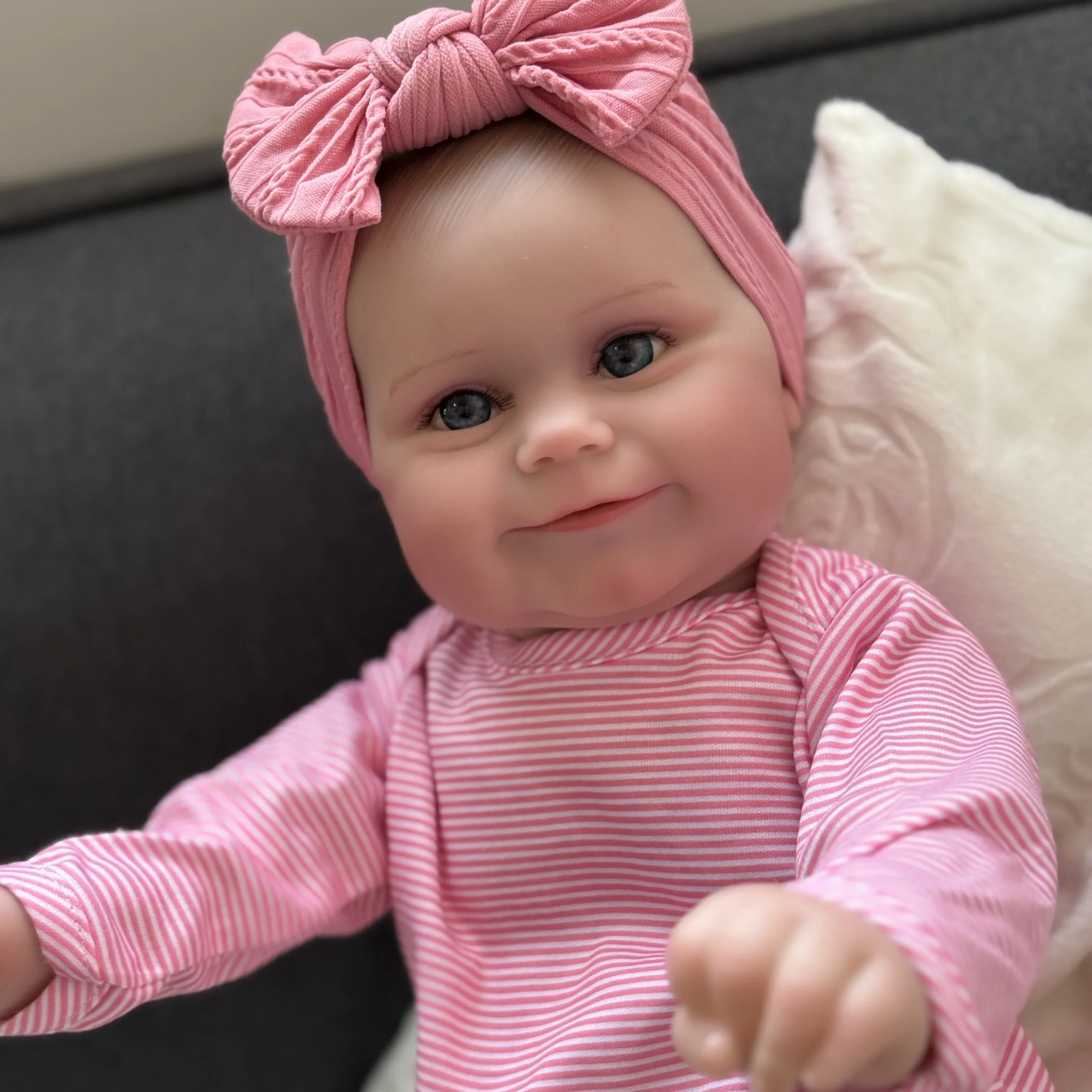 48cm Maddie Cloth Body/Full vinyl Girl Body Lifelike Toddler Reborn Doll Soft Touch 3D Skin With Visible Veins Hand-Drawing Hair
48cm Maddie Cloth Body/Full vinyl Girl Body Lifelike Toddler Reborn Doll Soft Touch 3D Skin With Visible Veins Hand-Drawing Hair