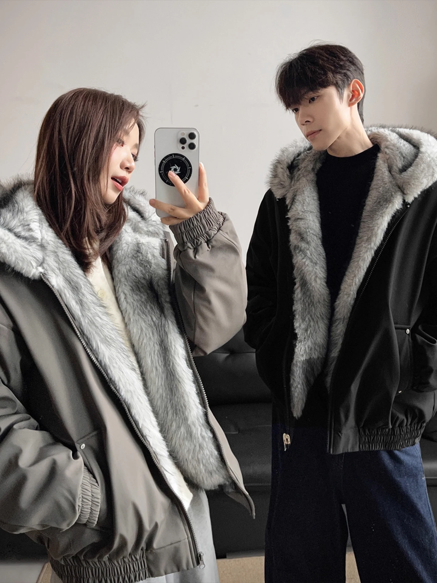 Парка с меховым воротником в американском стиле High Street, джет, зимнее пальто для мужчин и женщин с капюшоном, верхняя одежда с хлопковой подкладкой
Парка с меховым воротником в американском стиле High Street, джет, зимнее пальто для мужчин и женщин с капюшоном, верхняя одежда с хлопковой подкладкой