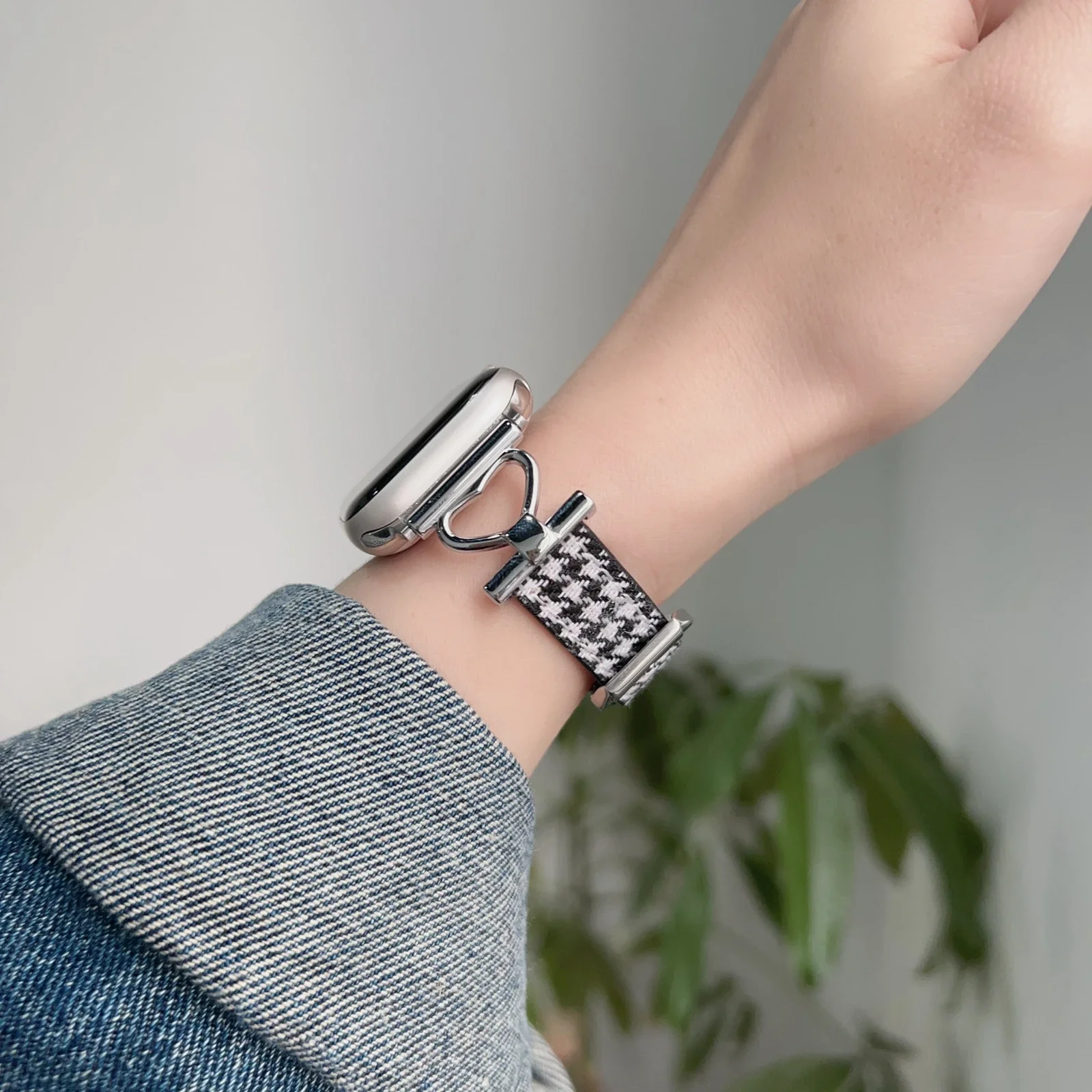 Fashion Leather loop For Apple Watch band women Series Ultra 10/9/8/7/5/4/3/2/1 38mm 40mm 41mm 42mm 44mm 45mm 46mm Strap
Fashion Leather loop For Apple Watch band women Series Ultra 10/9/8/7/5/4/3/2/1 38mm 40mm 41mm 42mm 44mm 45mm 46mm Strap