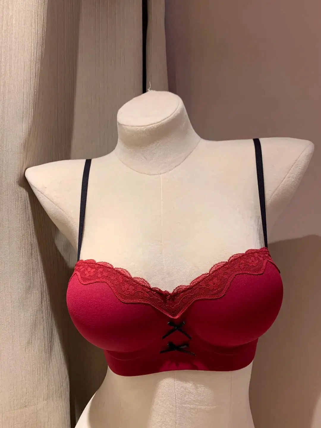 Gathering Lace Bra Thickened New Style Anti-Sagging Underwear for Young Women Sensual Fixed Strap Nylon Inner V-Neck 3...
Gathering Lace Bra Thickened New Style Anti-Sagging Underwear for Young Women Sensual Fixed Strap Nylon Inner V-Neck 3...