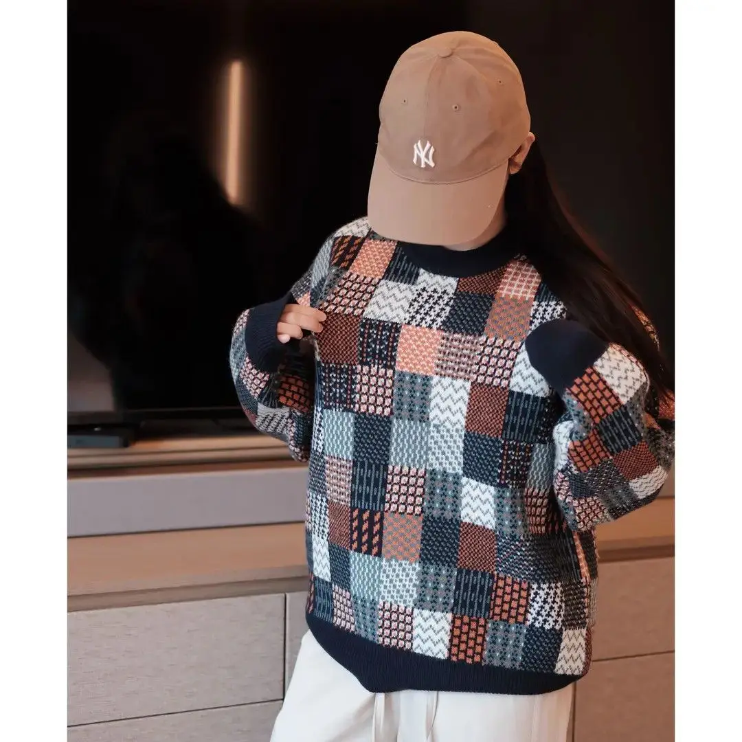 Trendy Couple Thiened Diamond Pattern Knitted Sweater Casual Faionable Long Sve Top for Autumn Winter Season
Trendy Couple Thiened Diamond Pattern Knitted Sweater Casual Faionable Long Sve Top for Autumn Winter Season