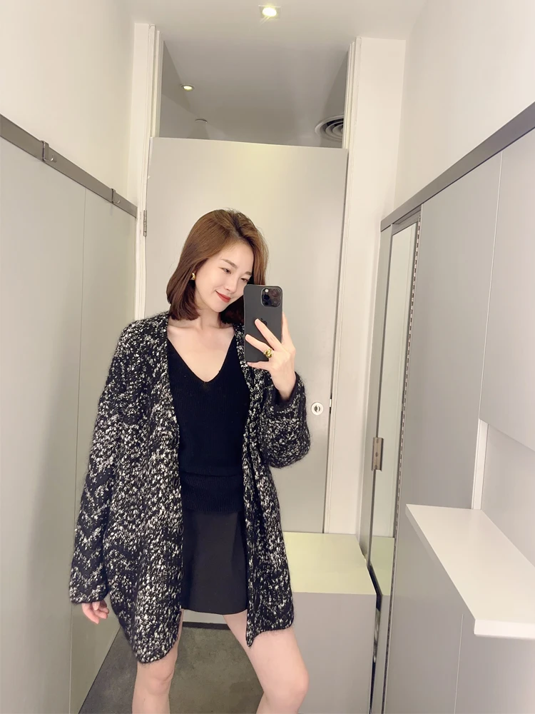 Высококачественный плотный винтажный вязаный кардиган свободного кроя для женщин, модный, из смесовой шерсти мохер, теплый, с длинными рукавами, в стиле пальто
Высококачественный плотный винтажный вязаный кардиган свободного кроя для женщин, модный, из смесовой шерсти мохер, теплый, с длинными рукавами, в стиле пальто