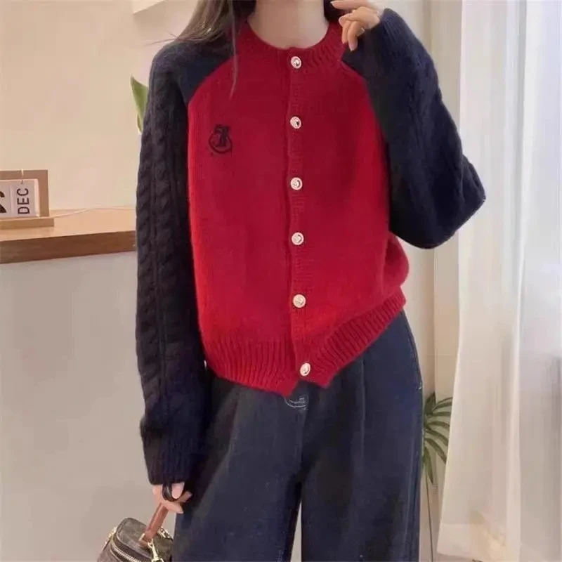 Design Inspired Soft Fashion Sweater For Women New Spring Autumn Knited Jacket Cardigan Round Neck Splicing Knitwear Top
Design Inspired Soft Fashion Sweater For Women New Spring Autumn Knited Jacket Cardigan Round Neck Splicing Knitwear Top