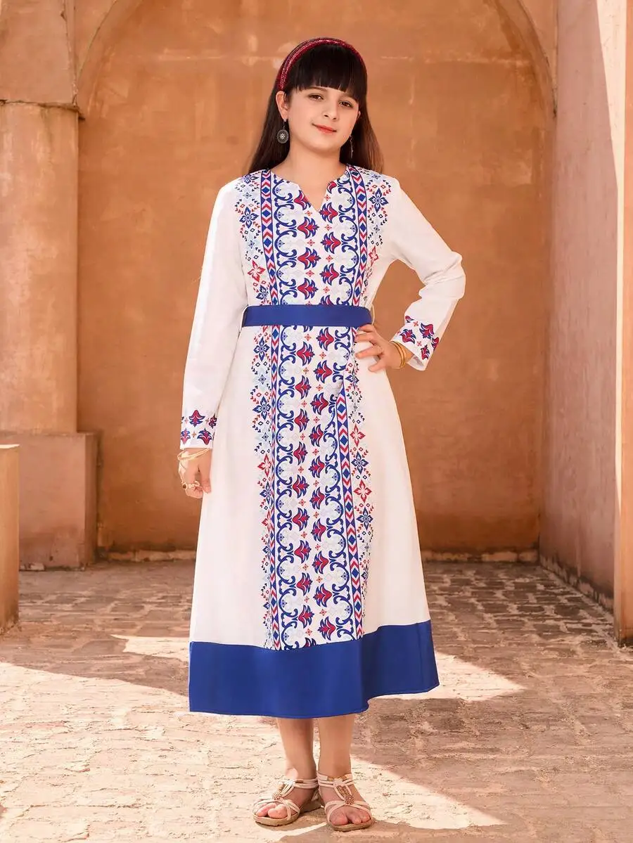 Middle Eastern Style Embroidered Dress With Belt, Floral Pattern, Loose Fit, Contrast Trim
Middle Eastern Style Embroidered Dress With Belt, Floral Pattern, Loose Fit, Contrast Trim