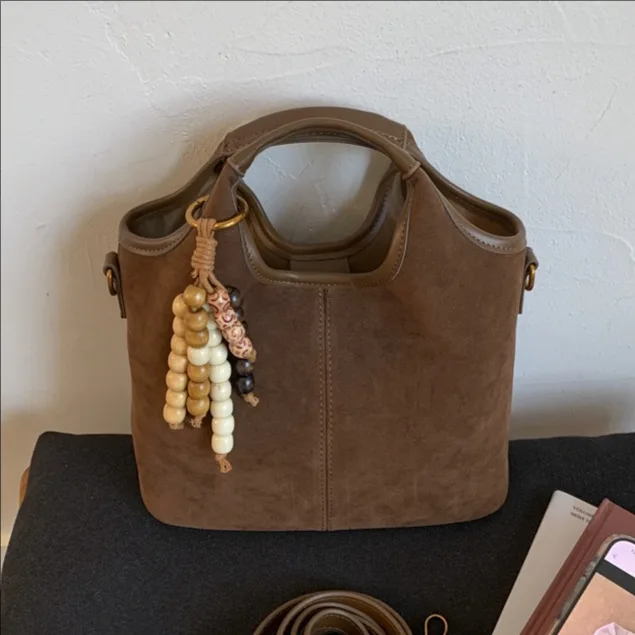 New Light Luxury Retro Tote Bag Women's High-end Shoulder Bag Soft-faced Messenger Bag Fashion Handbag Versatile
New Light Luxury Retro Tote Bag Women's High-end Shoulder Bag Soft-faced Messenger Bag Fashion Handbag Versatile