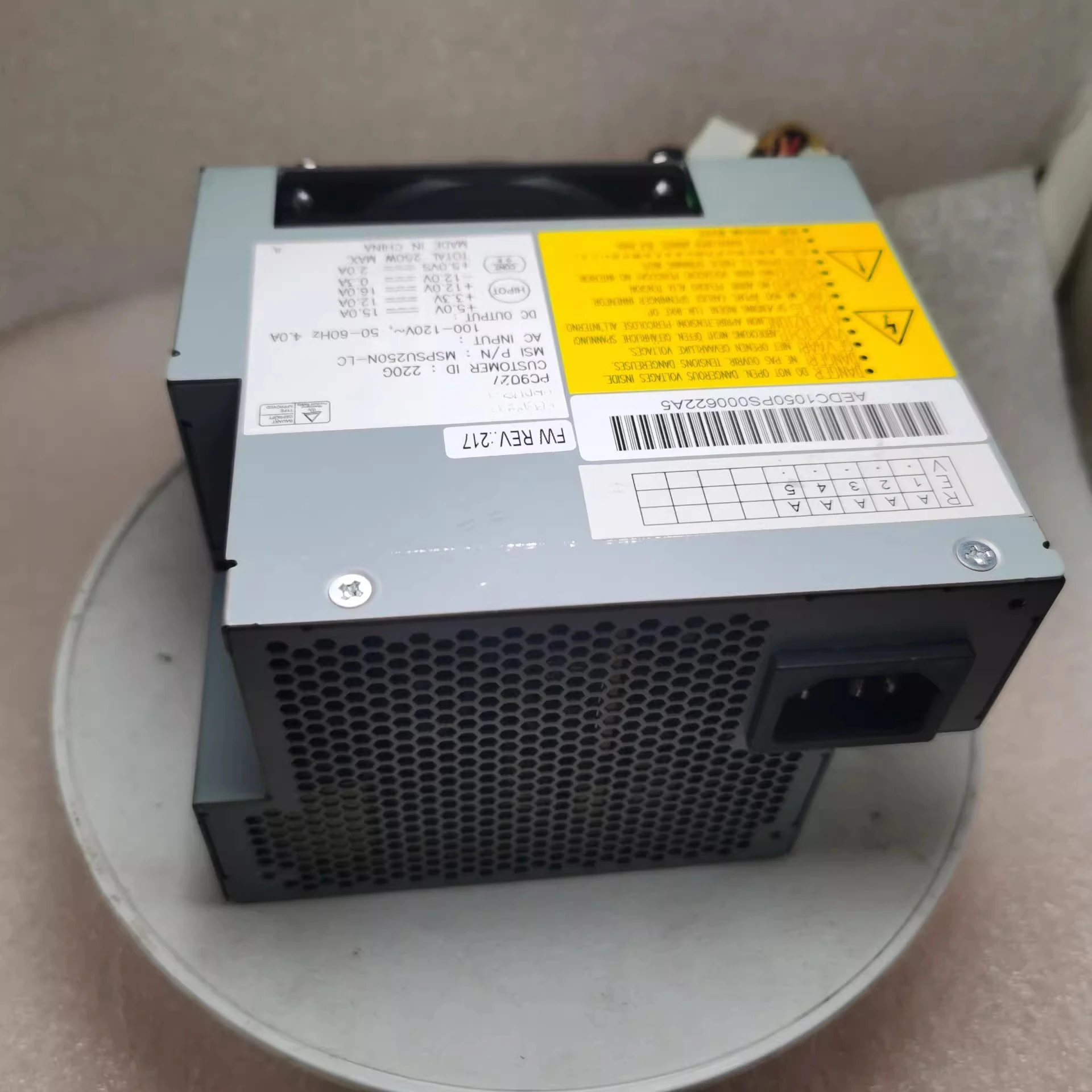 Для хоста NEC 965 Q45, небольшой блок питания PC9027 DPS-250AB-54 A API4PC61, номинальный 250 Вт 
Для хоста NEC 965 Q45, небольшой блок питания PC9027 DPS-250AB-54 A API4PC61, номинальный 250 Вт
