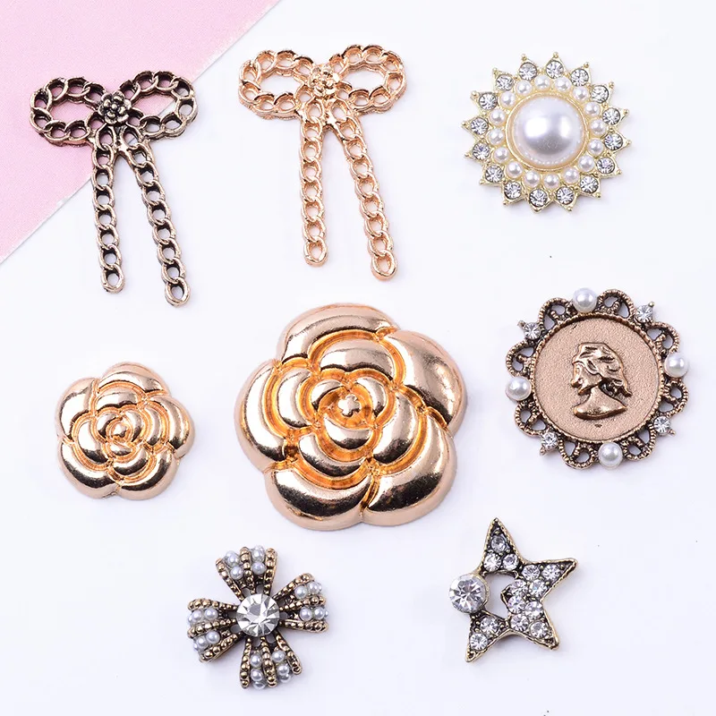 100Pc set alloy inlaid crystal pearl flower plate beautiful head DIY handmade clothing bag rose bow material
100Pc set alloy inlaid crystal pearl flower plate beautiful head DIY handmade clothing bag rose bow material