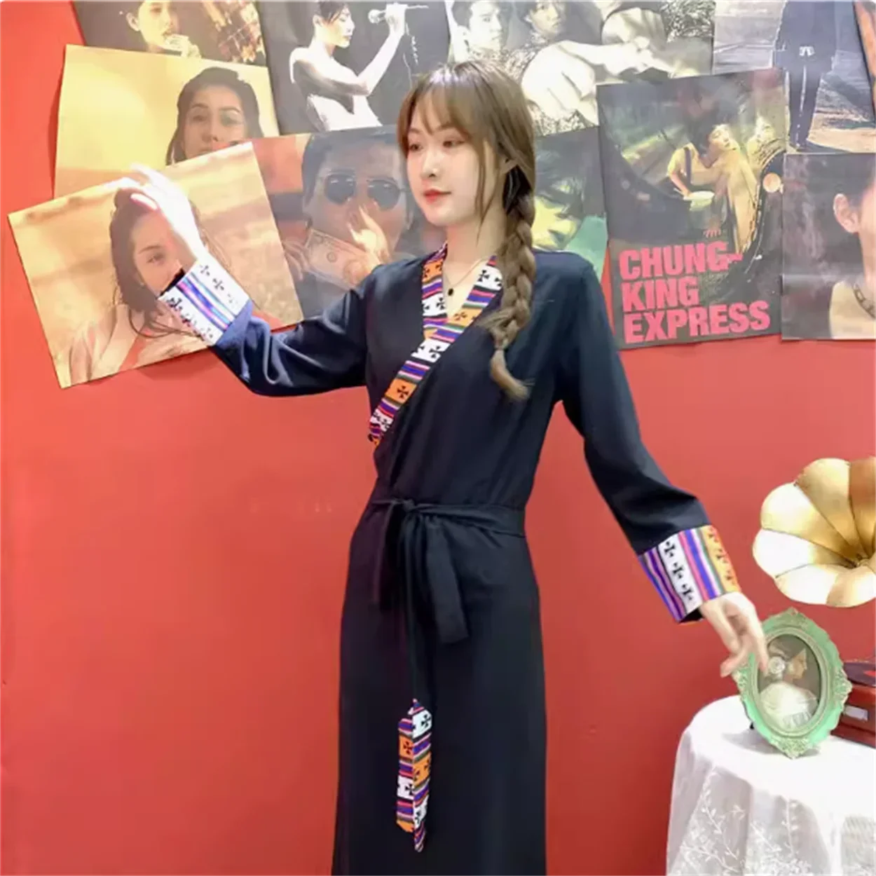 Black dress ethnic style long sleeved Lhasa Tibetan skirt
Black dress ethnic style long sleeved Lhasa Tibetan skirt