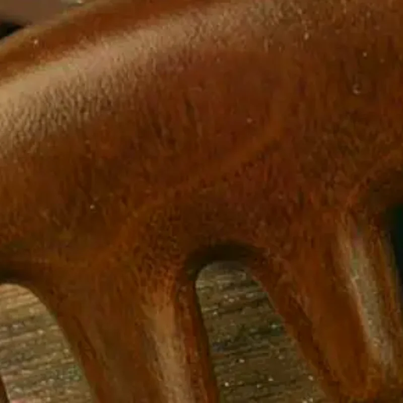 Расческа для волос из сандалового дерева в форме кошки, расслабляющий массажер для акупунктурных точек, портативная деревянная ручка, расческа с пятью зубцами, антистатический инструмент для укладки
Расческа для волос из сандалового дерева в форме кошки, расслабляющий массажер для акупунктурных точек, портативная деревянная ручка, расческа с пятью зубцами, антистатический инструмент для укладки