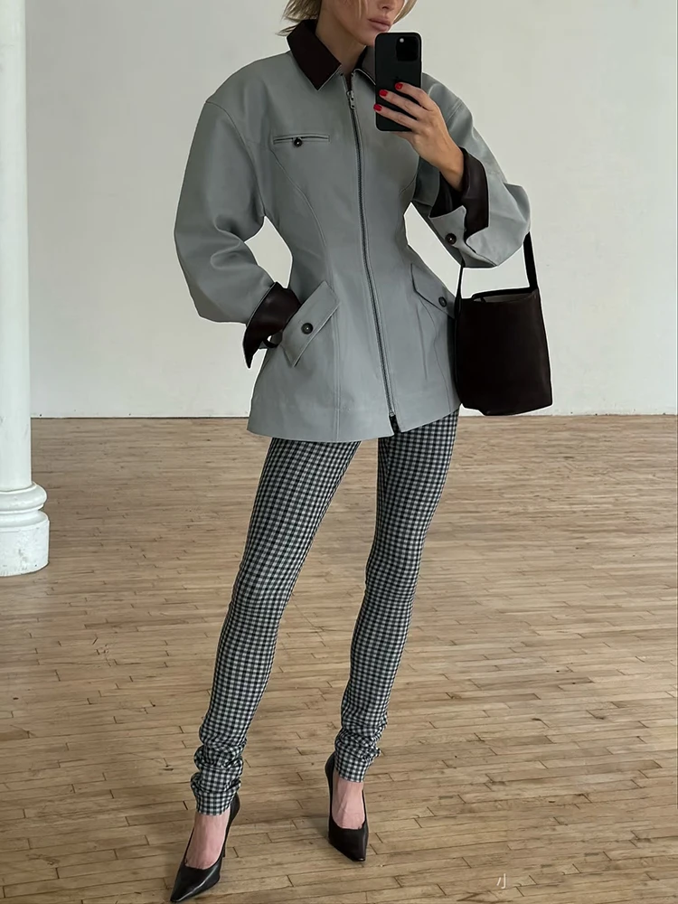 Кожаная куртка-панель, винтажная женская куртка с длинными рукавами в старом и лацканами контрастного цвета.
Кожаная куртка-панель, винтажная женская куртка с длинными рукавами в старом и лацканами контрастного цвета.