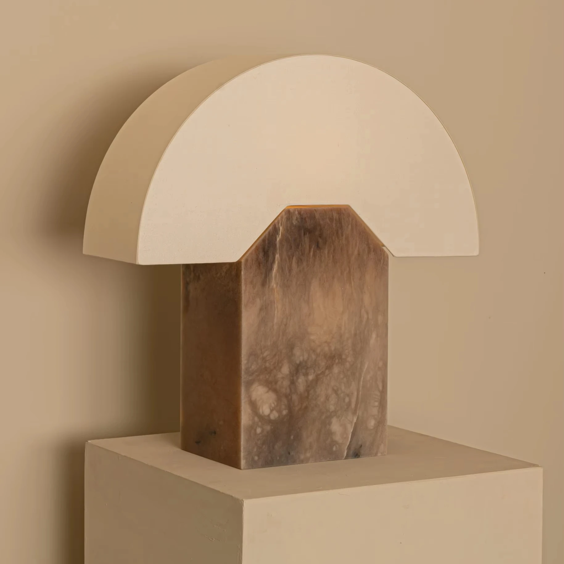 Modern Minimalist Minimalist Italian Decorative Lamps Hotel Light Luxury Table Lamps
Modern Minimalist Minimalist Italian Decorative Lamps Hotel Light Luxury Table Lamps