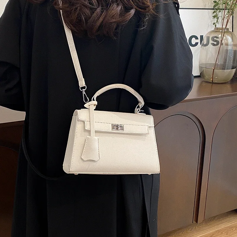 Luxury fashion designer women's crossbody bag popular portable wallet elegant style women's shoulder bag
Luxury fashion designer women's crossbody bag popular portable wallet elegant style women's shoulder bag