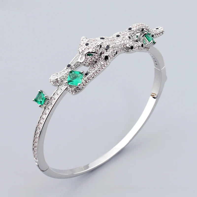 Luxury Retro Cheetah Titanium Bracelet European American Fashion Zircon Micro-Inlaid Personality Accessory
Luxury Retro Cheetah Titanium Bracelet European American Fashion Zircon Micro-Inlaid Personality Accessory