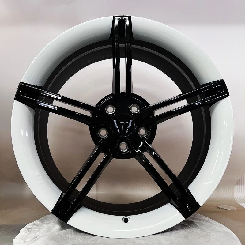 High Quality Aluminium Alloy Hubs 5*114.3 PCD 35 ET Black& White Forged Passenger Car Wheels Rims
High Quality Aluminium Alloy Hubs 5*114.3 PCD 35 ET Black& White Forged Passenger Car Wheels Rims