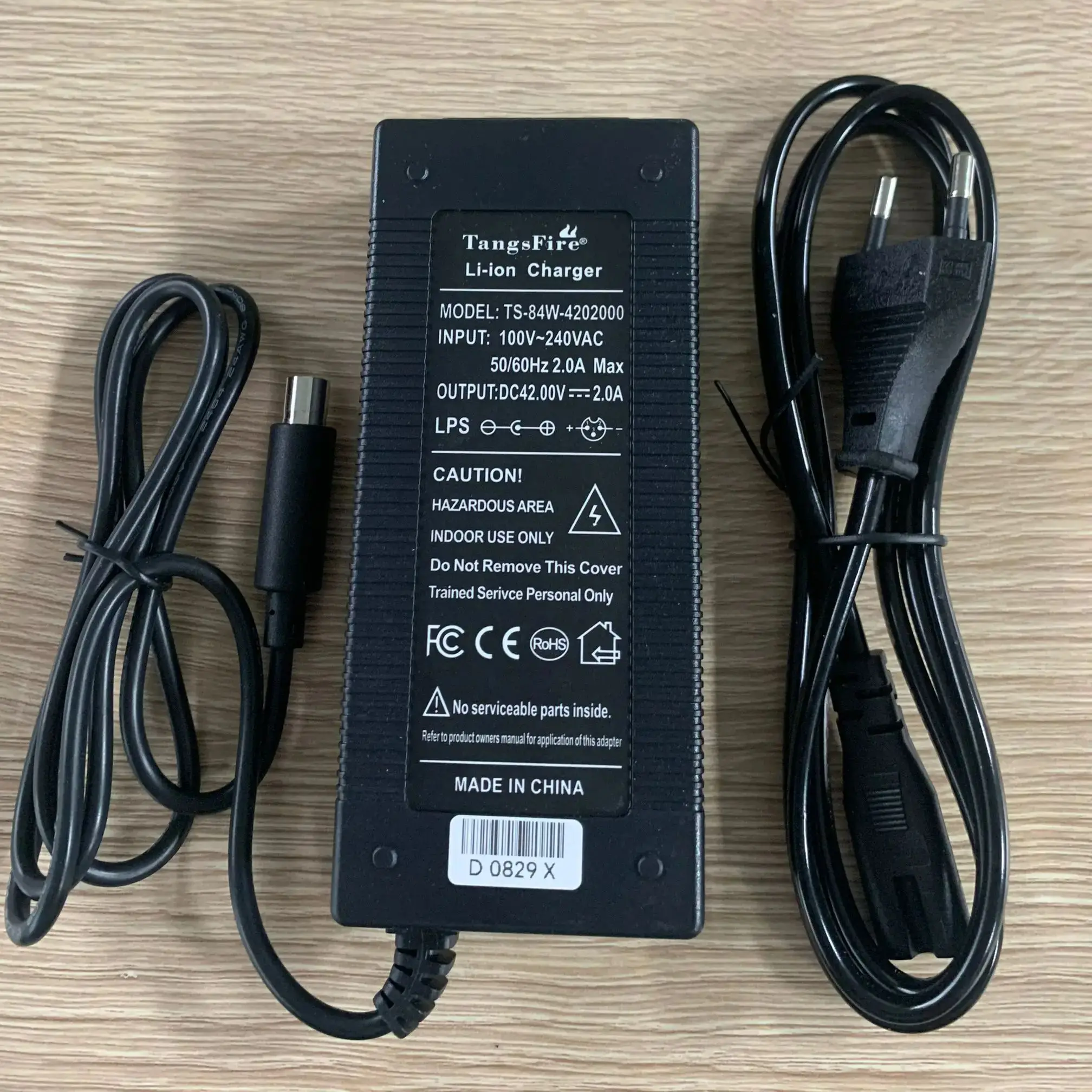 42V 2A Li-ion Battery Charger 10Series For 36V Electric Bicycle Scooter Lithium Battery Charger EU/US/UK/AU/KR High-Quality Plug
42V 2A Li-ion Battery Charger 10Series For 36V Electric Bicycle Scooter Lithium Battery Charger EU/US/UK/AU/KR High-Quality Plug