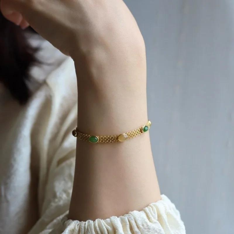 Hetian Duobao Bracelet Sterling Silver Plated 18K Gold Main Stone 4X6Mm Fine Jade
Hetian Duobao Bracelet Sterling Silver Plated 18K Gold Main Stone 4X6Mm Fine Jade