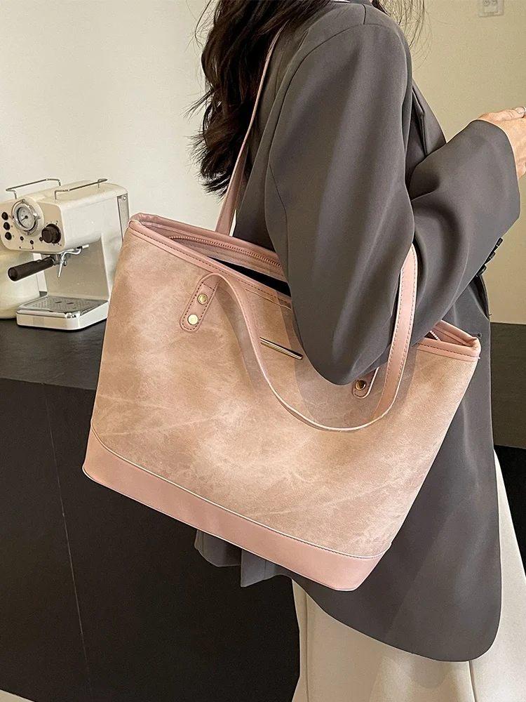 Elegant Ladies Large Capacity Tote Bag Commuter Shoulder Handheld Bag Fashionable New 2026 Soft Handle Casual Simple Style
Elegant Ladies Large Capacity Tote Bag Commuter Shoulder Handheld Bag Fashionable New 2026 Soft Handle Casual Simple Style