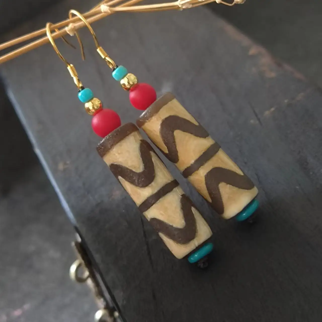 1pcs/lot Natural Double Tiger Tooth Agate Dzi Beads Earrings S925 sterling silver glass handmade retro folk-custom accessories
1pcs/lot Natural Double Tiger Tooth Agate Dzi Beads Earrings S925 sterling silver glass handmade retro folk-custom accessories