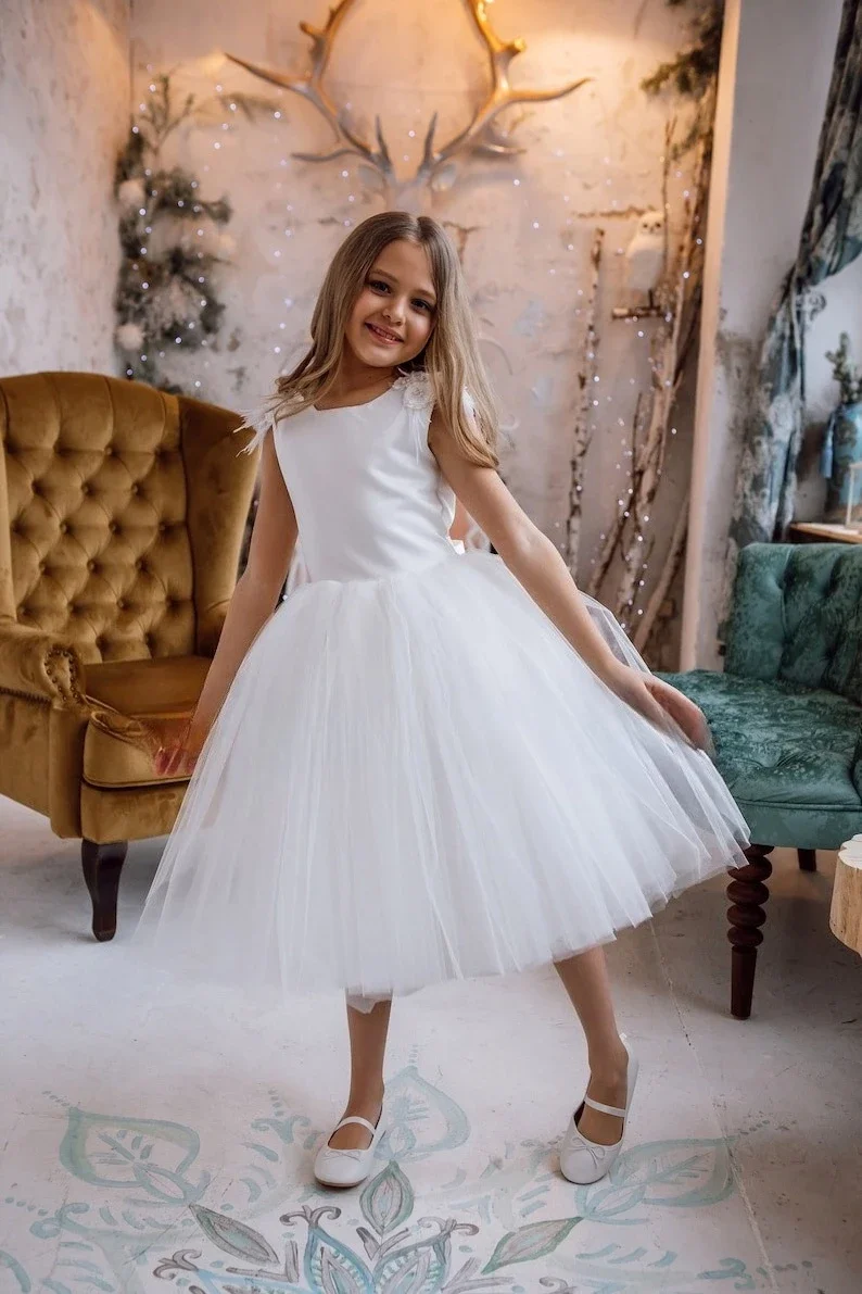 Lace Short Tulle Pageant Dresses for Girls Ball Princess Gown Satin Girl Dress Toddler Party Ivory Feathers Flower Girl Dress
Lace Short Tulle Pageant Dresses for Girls Ball Princess Gown Satin Girl Dress Toddler Party Ivory Feathers Flower Girl Dress