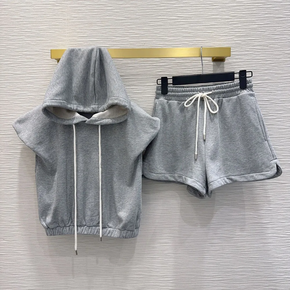 High-quality 2026 new women's casual comfortable hooded sleeveless top and shorts set, a fashionable summer outfit xy2650720
High-quality 2026 new women's casual comfortable hooded sleeveless top and shorts set, a fashionable summer outfit xy2650720
