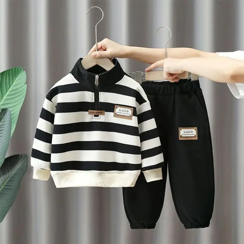 spring and autumn boys' suits are fashionable 2025 new children's hoodie is trendy cool The striped spring two-piece set
spring and autumn boys' suits are fashionable 2025 new children's hoodie is trendy cool The striped spring two-piece set