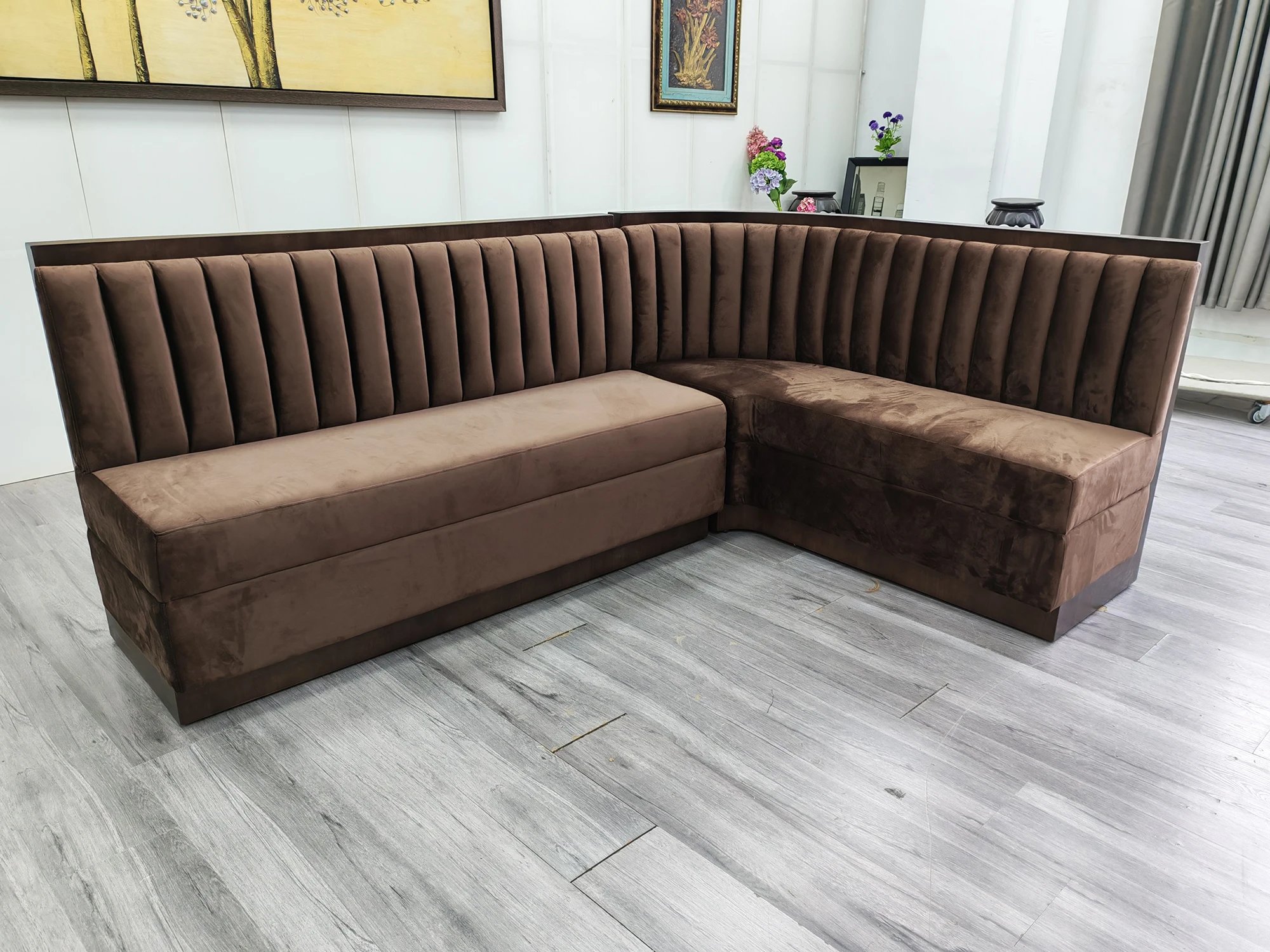 Modern Wood Restaurant Booth Modular Sofa Cafe Chair Velvet Couch Project Dining Furniture for Hotel Use
Modern Wood Restaurant Booth Modular Sofa Cafe Chair Velvet Couch Project Dining Furniture for Hotel Use