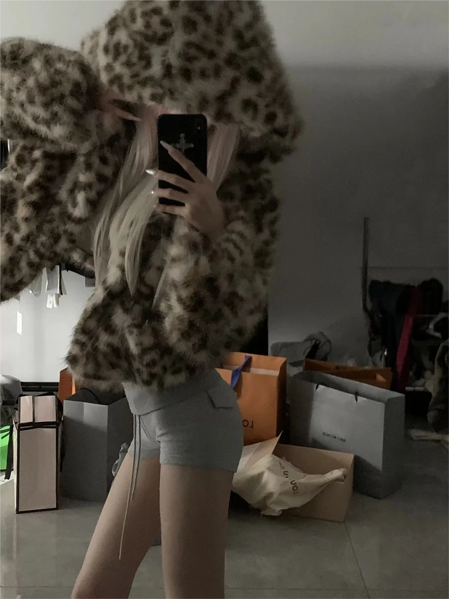 Lautaro Autumn Winter Loose Casual Soft Thick Warm Hairy Colorful Leopard Print Faux Fox Fur Coat Women with Hood Fluffy Jacket
Lautaro Autumn Winter Loose Casual Soft Thick Warm Hairy Colorful Leopard Print Faux Fox Fur Coat Women with Hood Fluffy Jacket