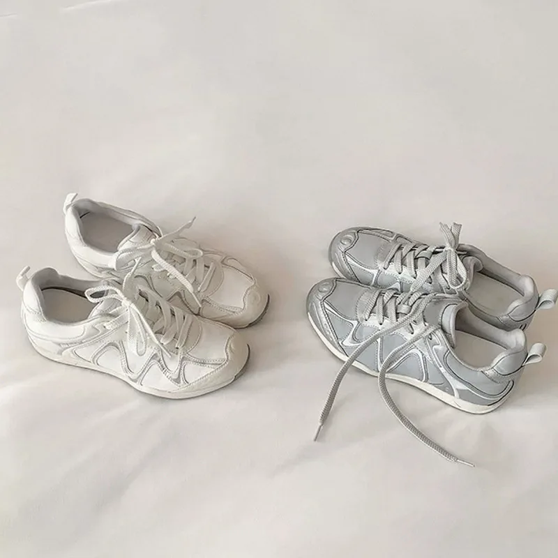 Новые немецкие тренировочные кроссовки с внутренней танкеткой 5 см, в стиле ретро, горный дизайн, повседневные спортивные женские кеды на плоской подошве
Новые немецкие тренировочные кроссовки с внутренней танкеткой 5 см, в стиле ретро, горный дизайн, повседневные спортивные женские кеды на плоской подошве