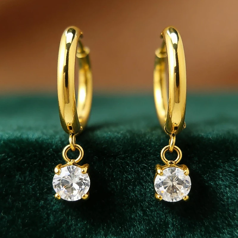 1pair 0.3 Carat Golden Four-claw Sparkling Synthetic Moissanite Earrings, Men's and Women's Suitable for Banquets Gifts.
1pair 0.3 Carat Golden Four-claw Sparkling Synthetic Moissanite Earrings, Men's and Women's Suitable for Banquets Gifts.