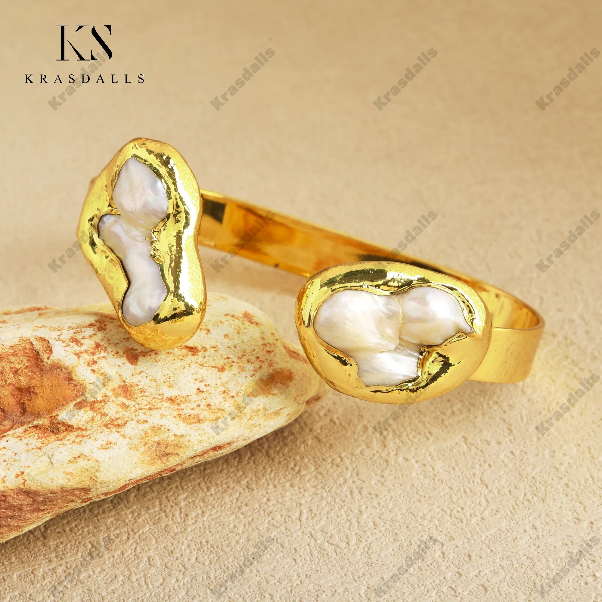 18K Gold Plated White Natural Baroque Pearl Cuff Bracelets Trendy Copper Wedding Gift Diamond-Studded Jewelry
18K Gold Plated White Natural Baroque Pearl Cuff Bracelets Trendy Copper Wedding Gift Diamond-Studded Jewelry