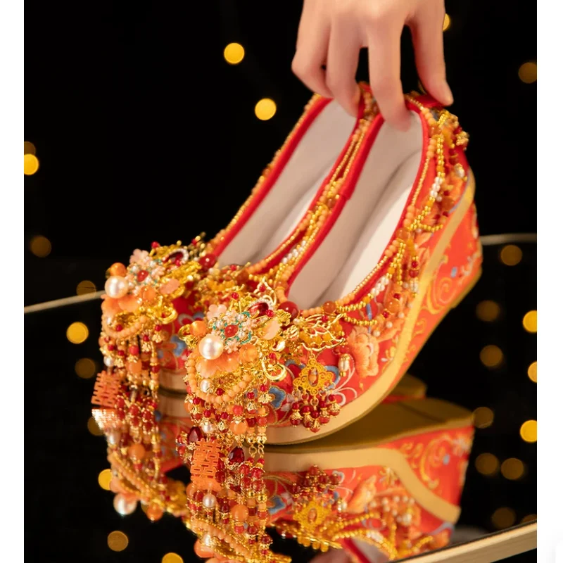 Chinese Wedding Shoes with Slope Heels and Xiuhe Shoes for Bridal Wedding Shoes
Chinese Wedding Shoes with Slope Heels and Xiuhe Shoes for Bridal Wedding Shoes
