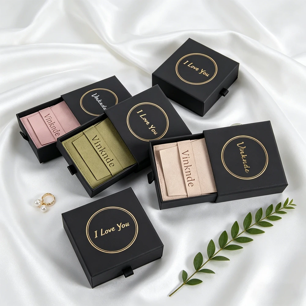 Custom Logo Black Paper Jewelry Storage Box Drawer Packaging Bijoux Boxes Necklace Ring Earring Oil Display Case with Bag Pouch
Custom Logo Black Paper Jewelry Storage Box Drawer Packaging Bijoux Boxes Necklace Ring Earring Oil Display Case with Bag Pouch