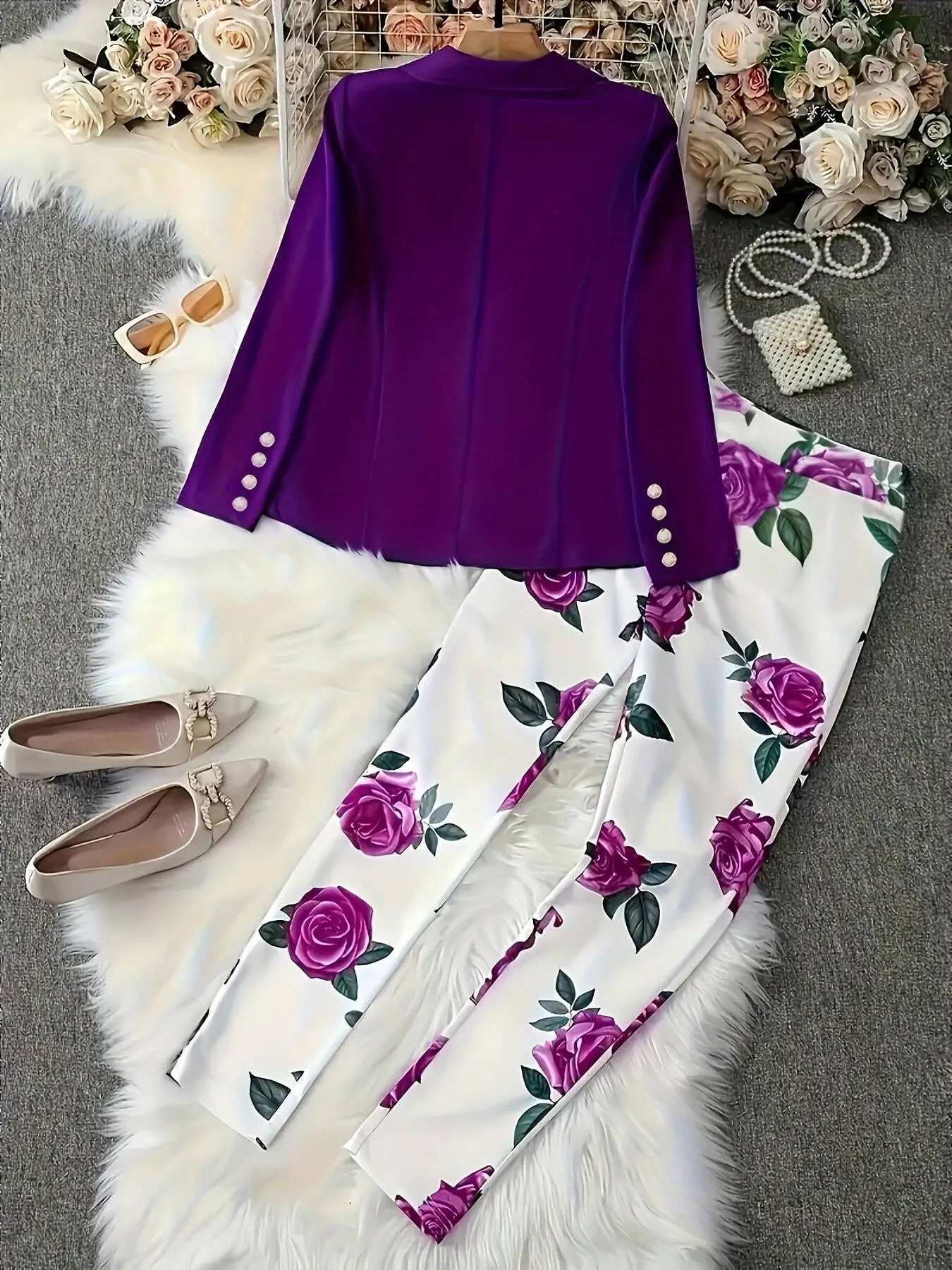 Elegant Double Breasted Purple Blazer And Floral High Waisted Slim Pants Suit
Elegant Double Breasted Purple Blazer And Floral High Waisted Slim Pants Suit