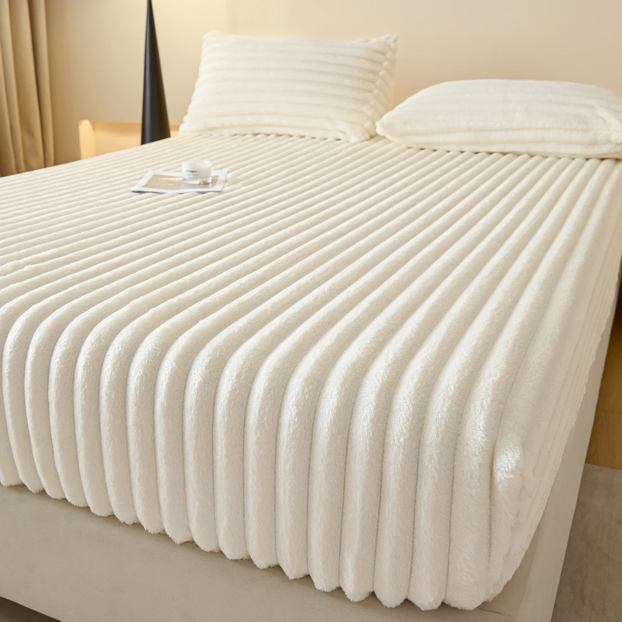 A Pure White Single Bed Hat with A Large Drawstring in 2025 Autumn and Winter Thickened Warm Mattress Cover with Rabbit Plush
A Pure White Single Bed Hat with A Large Drawstring in 2025 Autumn and Winter Thickened Warm Mattress Cover with Rabbit Plush