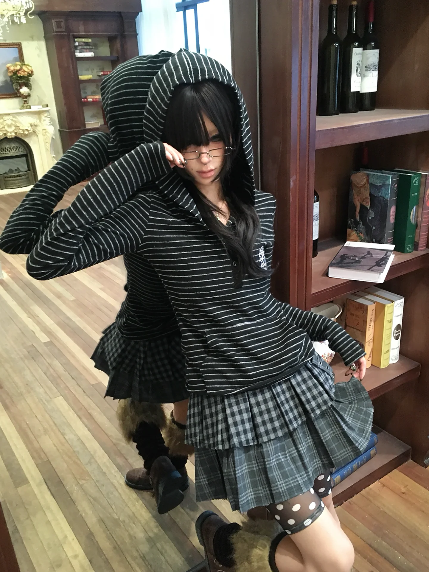 Женская толстовка с капюшоном и длинными рукавами из ткани Bubble Pine Oil, с завышенной талией, осенне-зимняя, модная, для ношения под одеждой, базовая, верхняя одежда Aibi
Женская толстовка с капюшоном и длинными рукавами из ткани Bubble Pine Oil, с завышенной талией, осенне-зимняя, модная, для ношения под одеждой, базовая, верхняя одежда Aibi