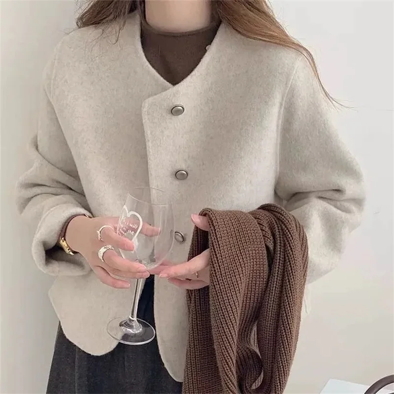 2025 Short Loose Woolen Coat round Neck Female Style Autumn Winter New Arrival Fashion Student Little Fragrance Windbreak
2025 Short Loose Woolen Coat round Neck Female Style Autumn Winter New Arrival Fashion Student Little Fragrance Windbreak