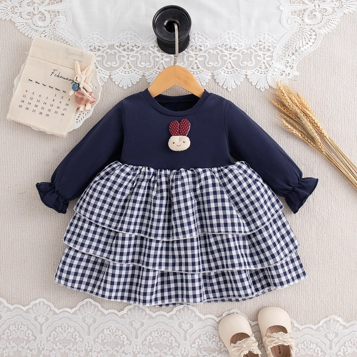 Весенне-осеннее новое милое платье с кроликом для маленьких девочек, милая клетчатая детская одежда, подходящая на Новый год (0-3 года)
Весенне-осеннее новое милое платье с кроликом для маленьких девочек, милая клетчатая детская одежда, подходящая на Новый год (0-3 года)