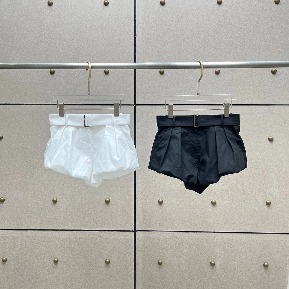 Elegant Cotton Women's High Waist Casual Shorts Y2K Pod Commuter Style with Belt Summer 2025 New Hot Pants
Elegant Cotton Women's High Waist Casual Shorts Y2K Pod Commuter Style with Belt Summer 2025 New Hot Pants